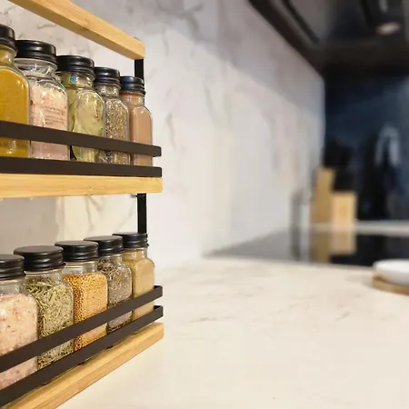 The Urban Retreat By Lovelystay Διαμέρισμα Φουνκάλ