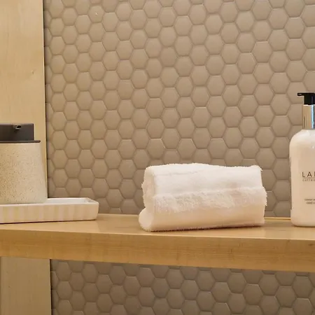 The Urban Retreat By Lovelystay Διαμέρισμα Φουνκάλ